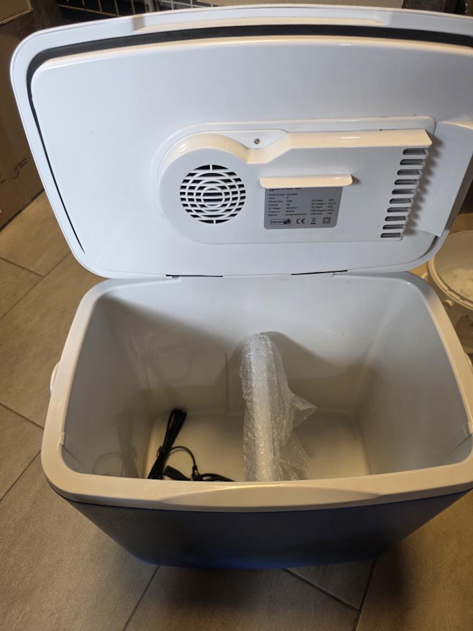Chladiaci box Guzzanti GZ 30BW (II. akosť)